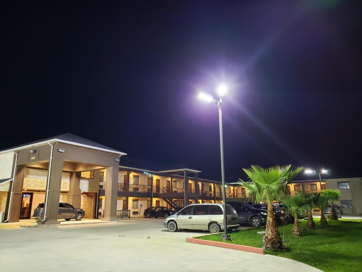 Lux Inn And Suites Three Rivers Dış mekan fotoğraf