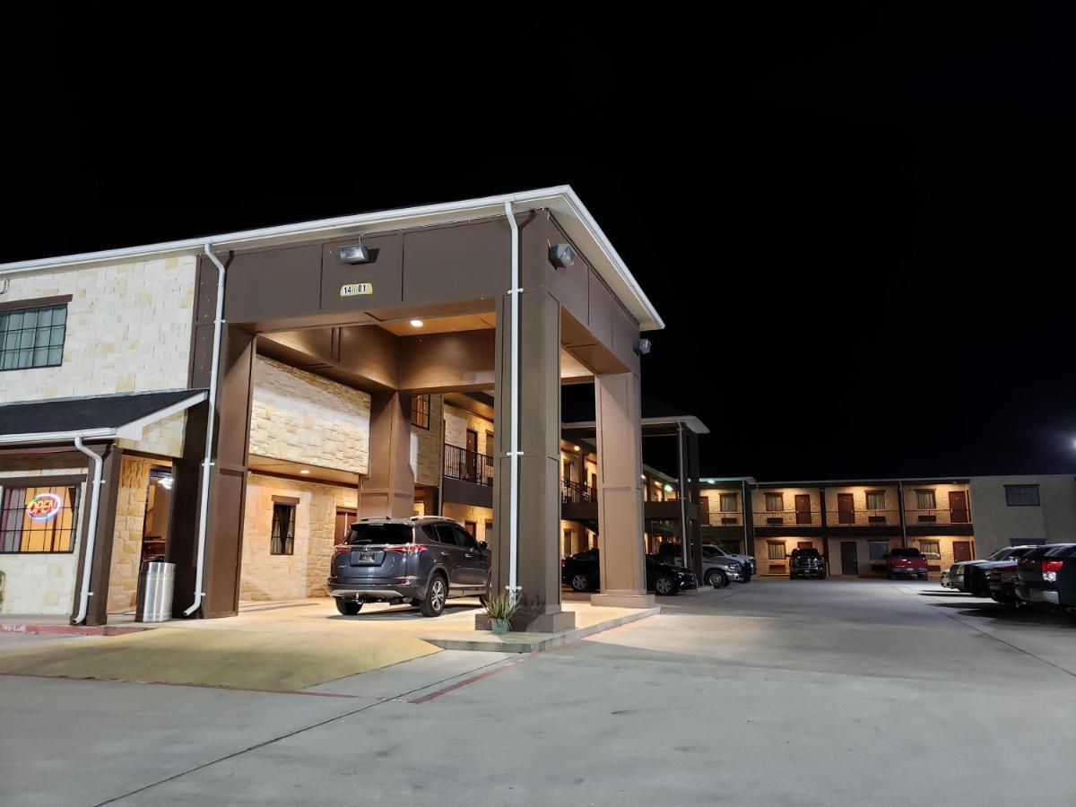 Lux Inn And Suites Three Rivers Dış mekan fotoğraf